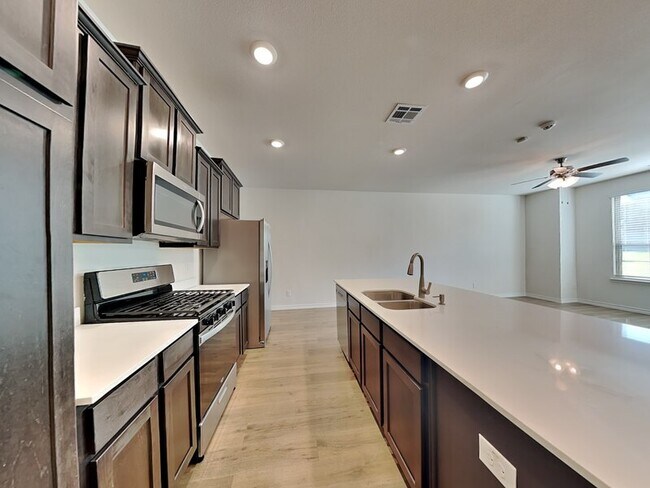 Foto del edificio - 2020 Saddle Way