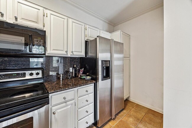 Building Photo - 2111 Welch St