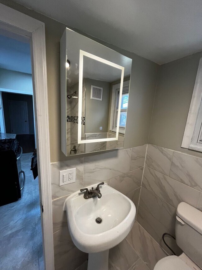 Foto del edificio - Renovated 2-Bedroom Home with Updated Kitchen & Backyard – Trenton NJ