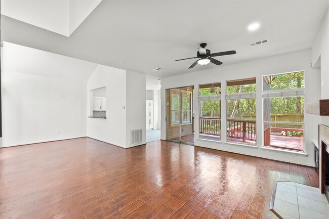 Foto del edificio - 15 Breezy Point Pl