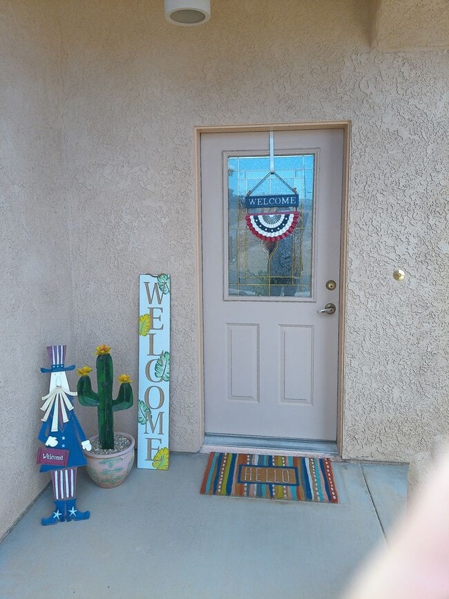 Building Photo - Seasonal Winter Rental Nov 1st to April 30...