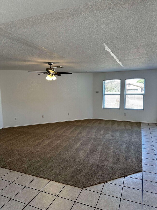 Foto del edificio - 13735 E Shadow Pines Ln