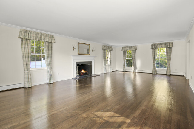 Building Photo - 25 Ferncliff Rd