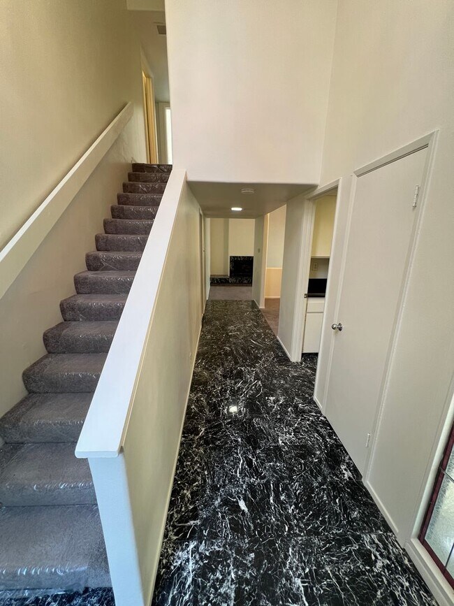 Foto del edificio - 1001 Creekside Way