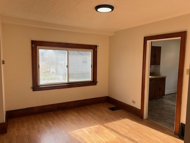 Building Photo - Cozy 2-Bedroom Bungalow on East Ave – Gara...