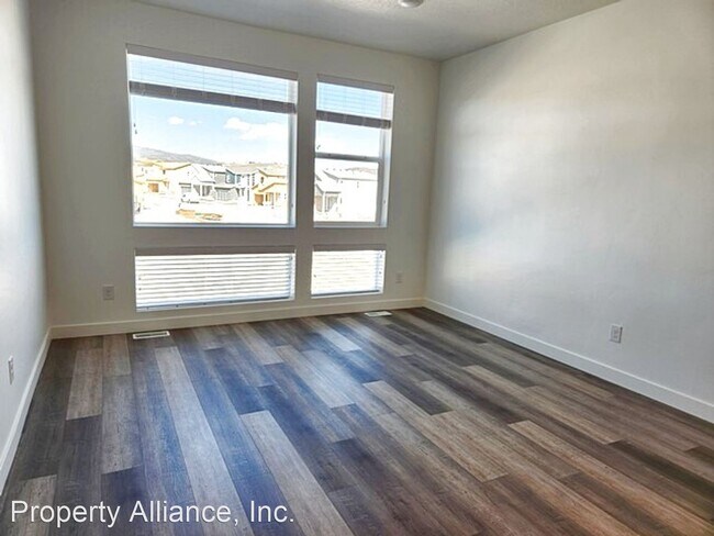 Building Photo - 4 br, 2.5 bath House - 1338 Village Green ...