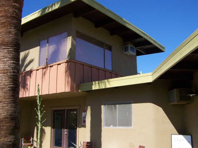 Building Photo - 2583 N Palm Canyon Dr