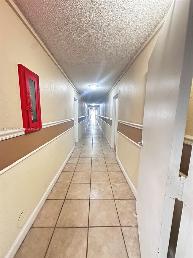 Foto del edificio - 801 NW 47th Ave