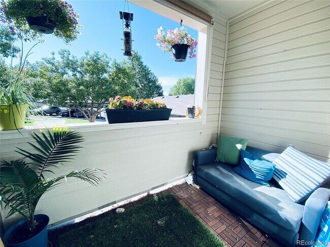 Enclosed patio with shade - 8707 E Florida Ave