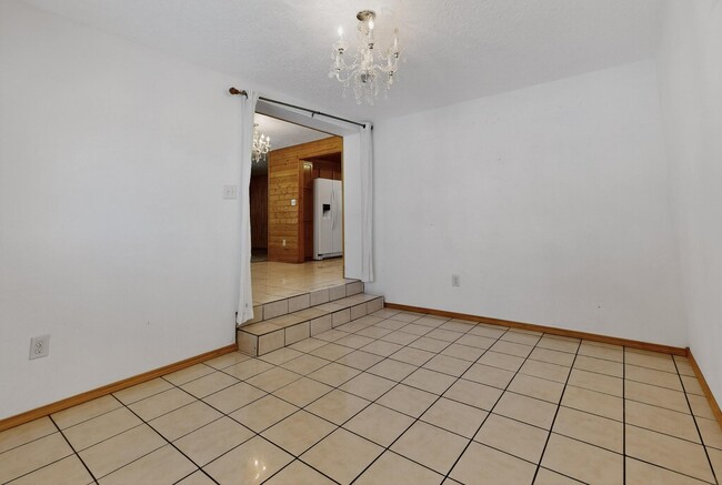 Building Photo - 1012 San Pedro Dr SE