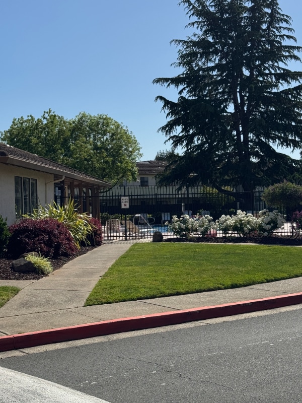 Building Photo - 5085 Valley Crest Dr