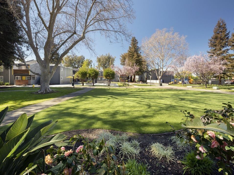 555 Apartment Homes Apartments 555 S Park Victoria Dr Milpitas, CA