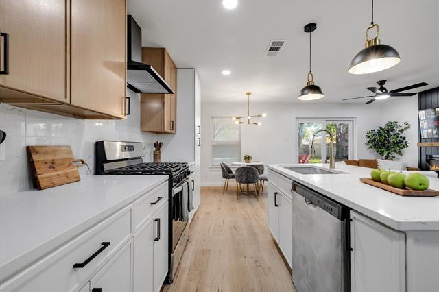 Building Photo - 718 Tearose Dr