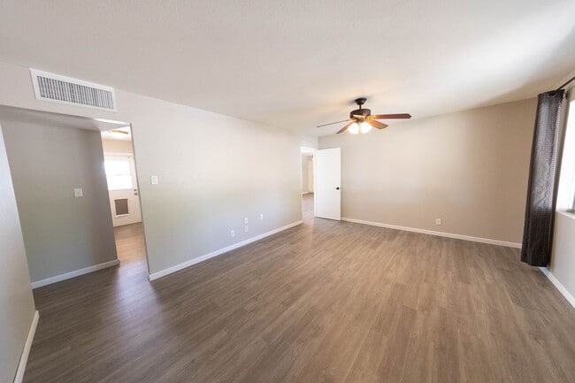 Building Photo - REMODELED 4 BEDROOM, 2 BATHROOM SOUTH SCOT...
