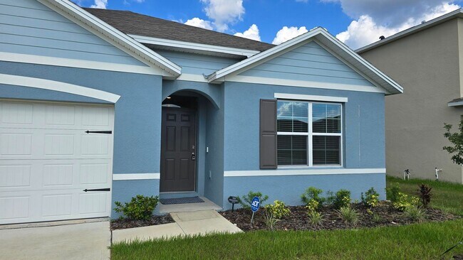 Foto del edificio - Beautiful 4 Bedroom, 2 bath home is Availa...