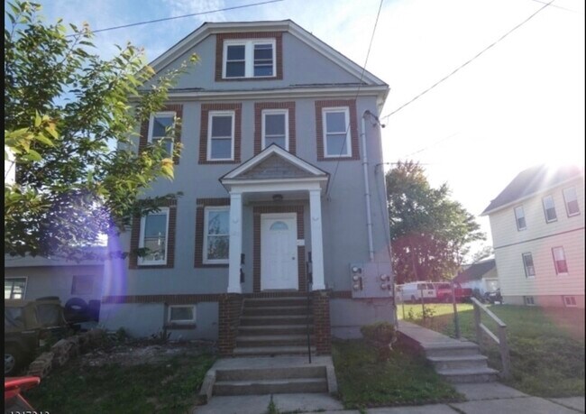 Building Photo - 1126 Drake Avenue, Unit 1R
