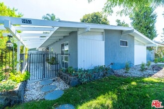 Building Photo - 5652 Fallbrook Ave