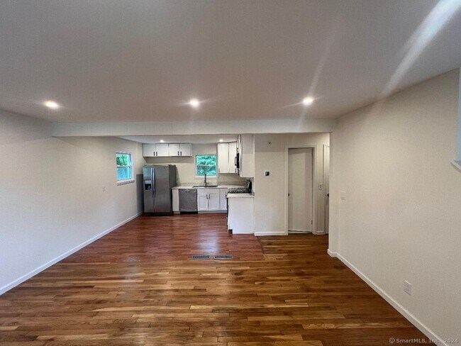 Building Photo - 14 Lovatt St