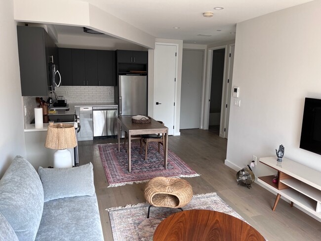 Building Photo - 1390 Putnam Ave