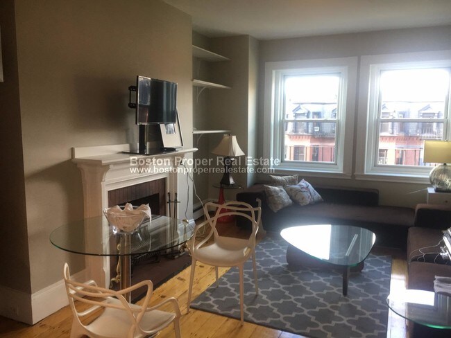 Foto del edificio - 218 Newbury St