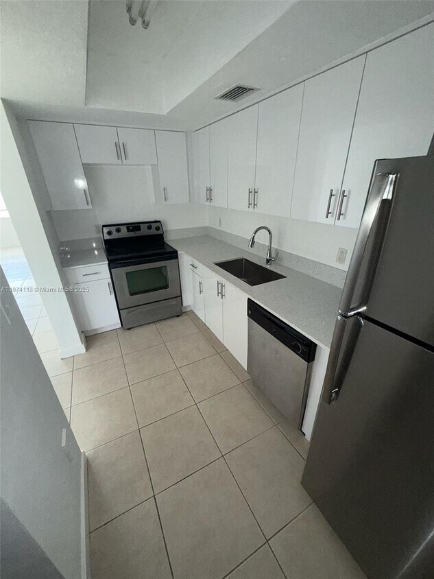 Foto principal - 13700 NE 6th Ave