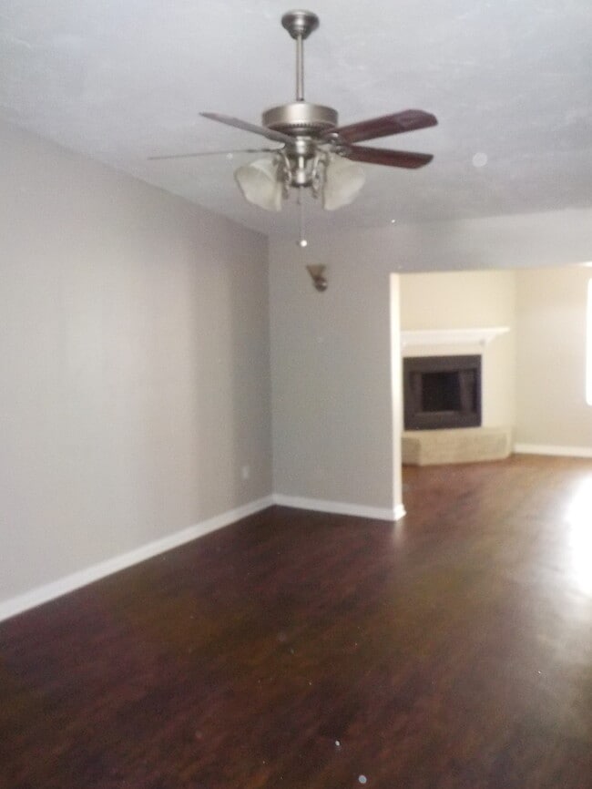 Building Photo - 4724 Lunow Dr