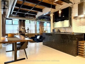 Building Photo - 43 Hanna Ave