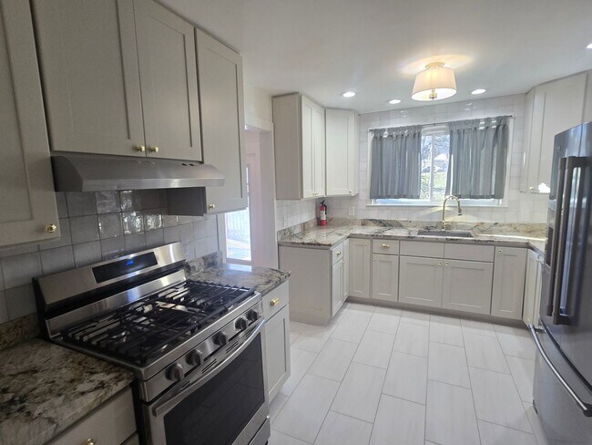 Foto del edificio - Fully remodeled 3br/2.5ba in Holston Hills