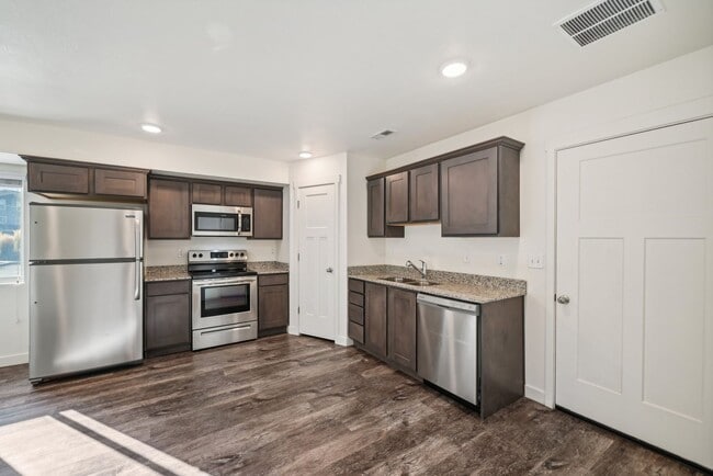 Foto del edificio - OPEN HOUSE – Saturday, September 20th | $1...