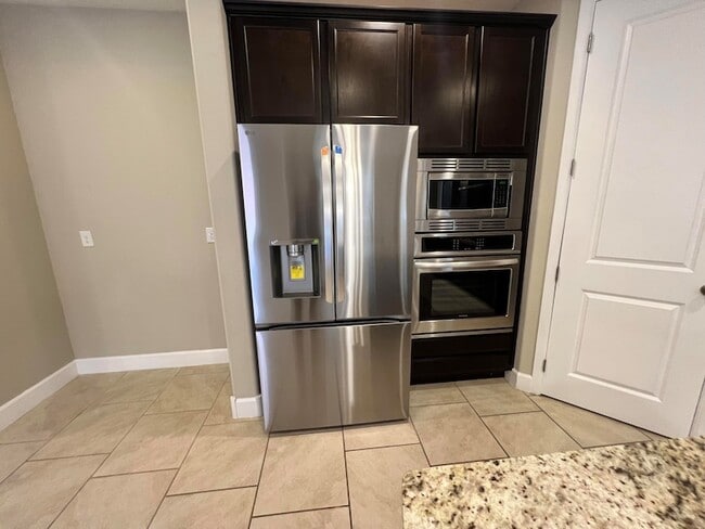 Building Photo - 1955 Castle Peak Loop NE