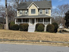 Building Photo - 722 Thornapple Trail SW