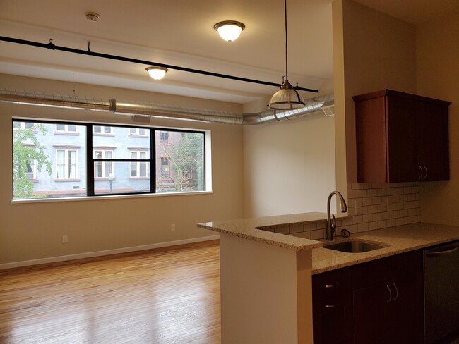 Building Photo - 502 Broadway