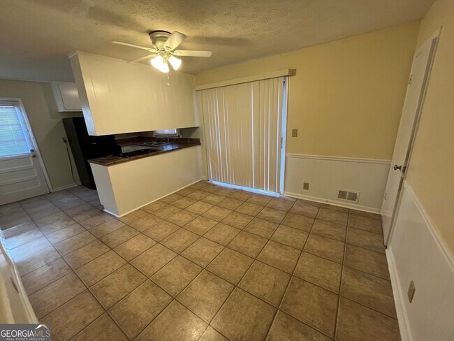 Building Photo - 828 Sheppard Way