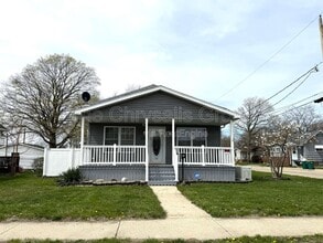 Building Photo - 402 S Illinois St