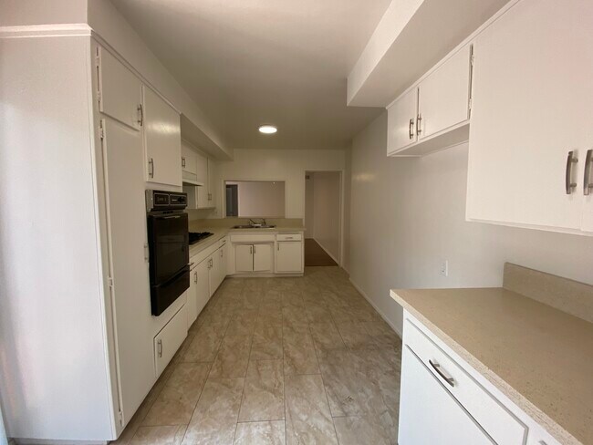 Building Photo - 11939 Albers St