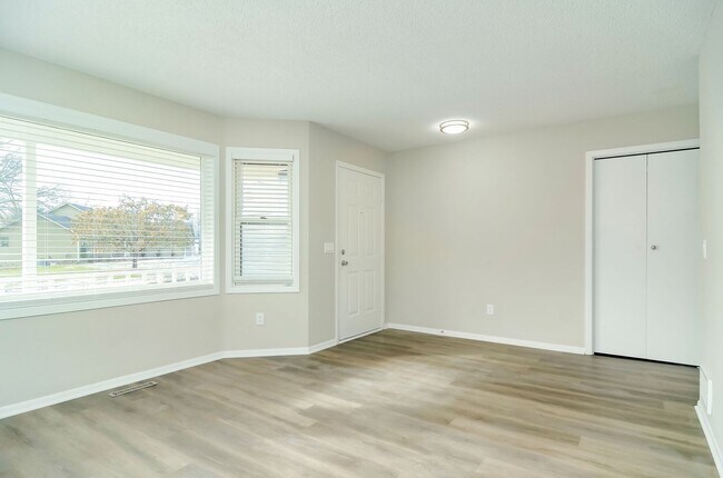 Foto del edificio - Great 2-Story Home*3 Bed*2 Bath*Lakeville-...