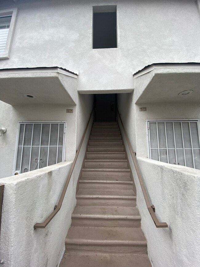 Welcome Home - 18555 Collins St