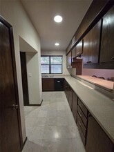 Building Photo - 3231 Hemingway Dr