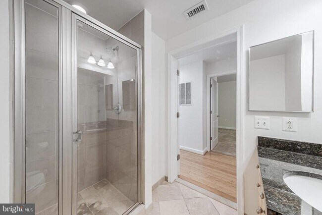 Foto del edificio - 11990 Market St