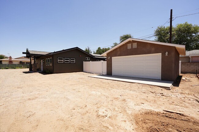 Foto del edificio - 4805 Charlotte Way