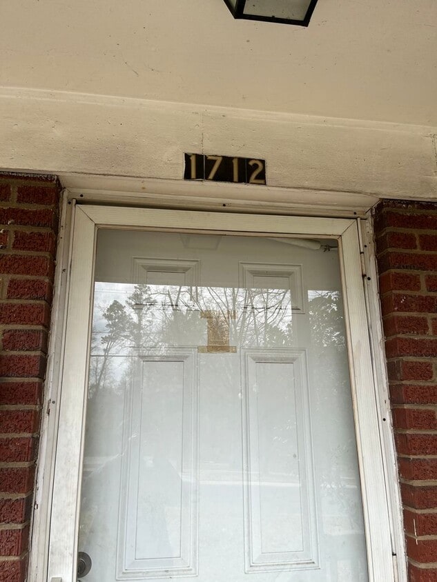 Foto del edificio - Spacious 2bedroom House  ($500.00 0ff The first full months rent )