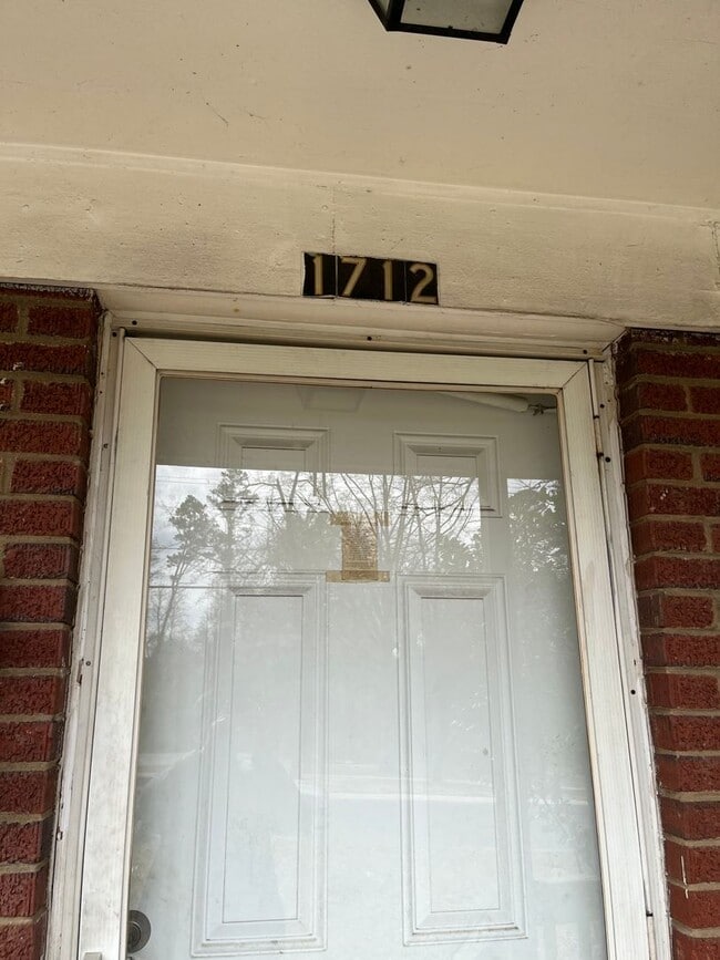 Building Photo - 1712 Catherine Simmons Ave