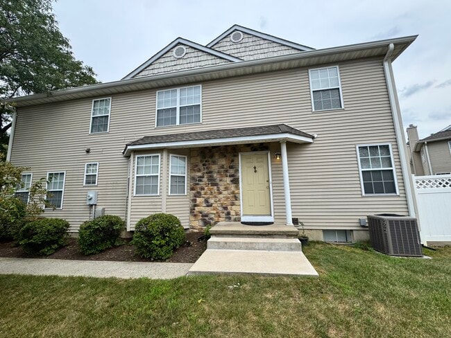 Building Photo - 305 Cobblestone Ct