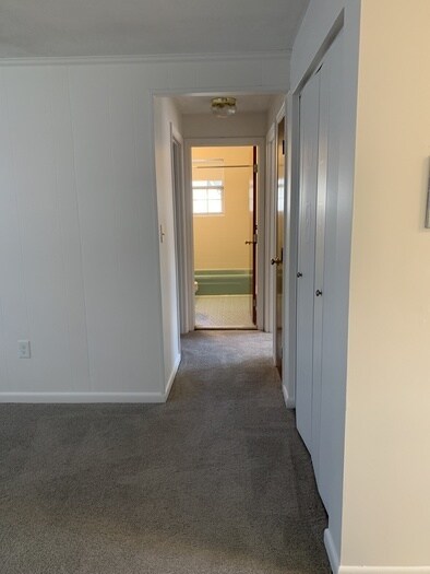 Building Photo - 2 Viking Ct