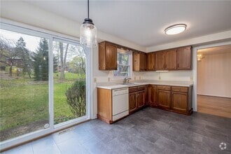 Building Photo - 75 Parkwood Ave