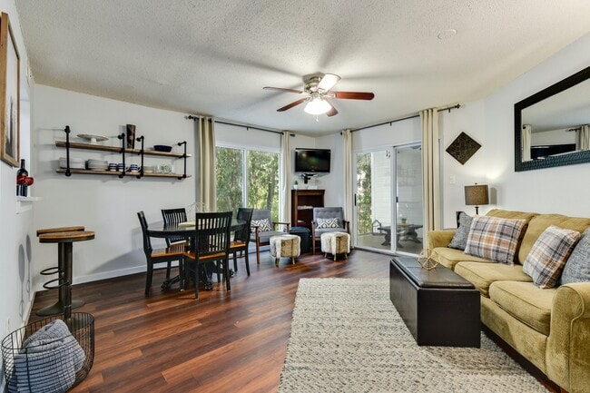 Building Photo - 1122 Bluebonnet Ln