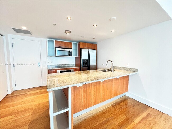 Foto del edificio - 185 SW 7th St