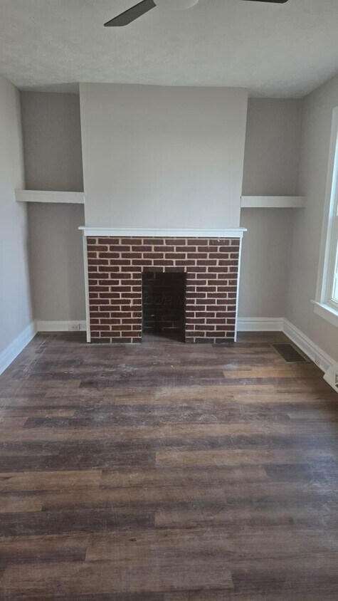 Building Photo - 639 S Waverly St