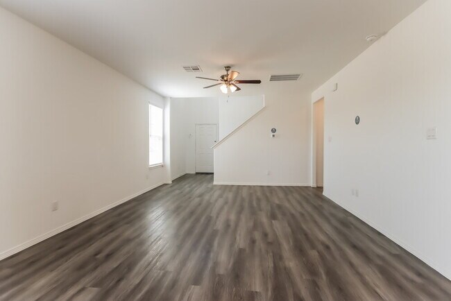 Foto del edificio - 20975 Endeavor St