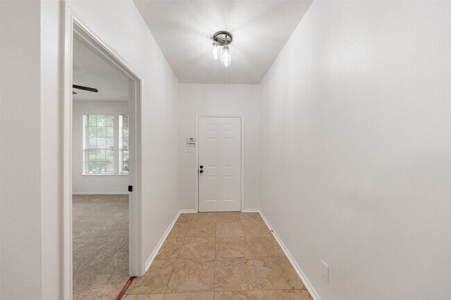 Foto del edificio - 923 Shirefield Ln